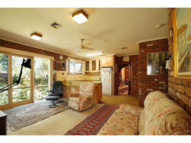 22 Meadow Wood Walk, Narre Warren VIC 3805