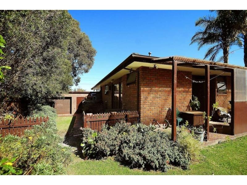 22 Meadow Wood Walk, Narre Warren VIC 3805