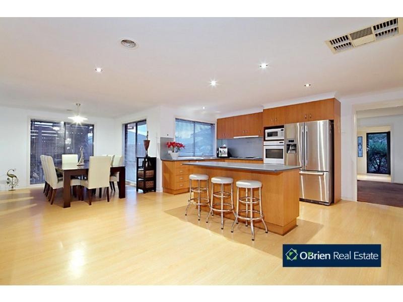 74 Robinswood Parade, Narre Warren South VIC 3805