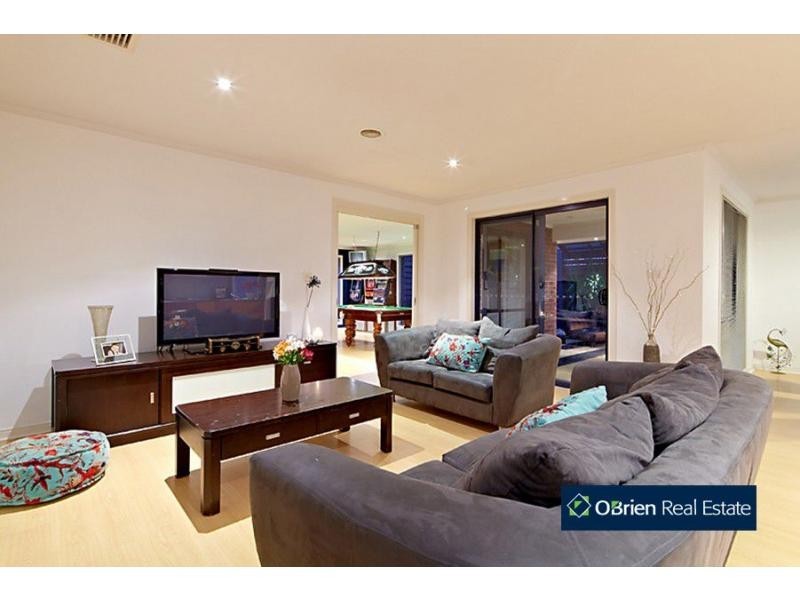 74 Robinswood Parade, Narre Warren South VIC 3805