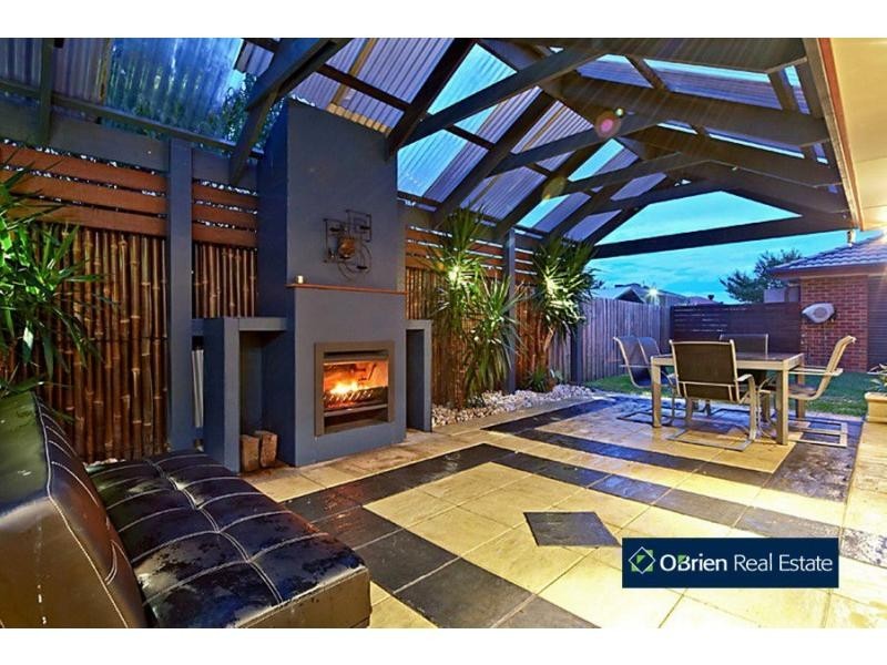 74 Robinswood Parade, Narre Warren South VIC 3805