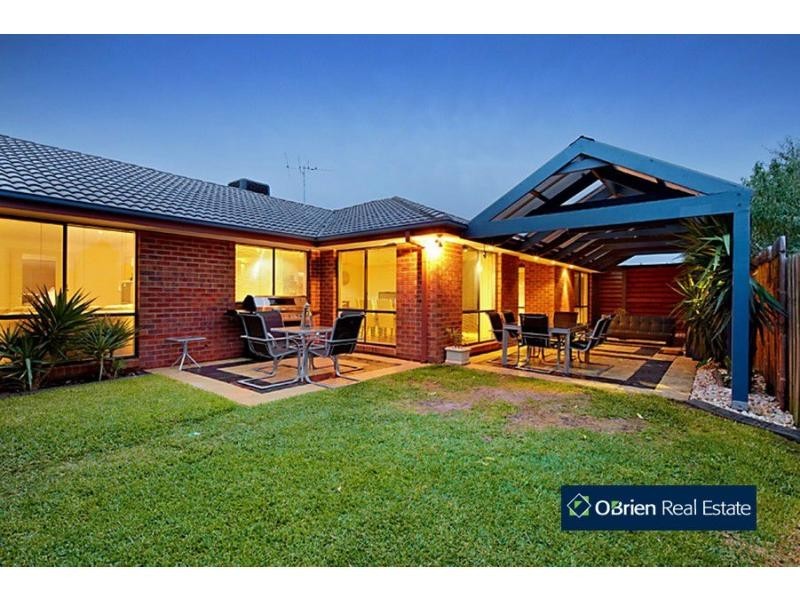 74 Robinswood Parade, Narre Warren South VIC 3805