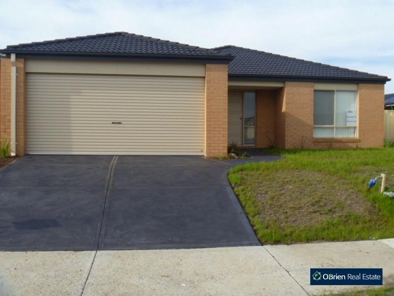 36 Bluehills Boulevard, Pakenham VIC 3810