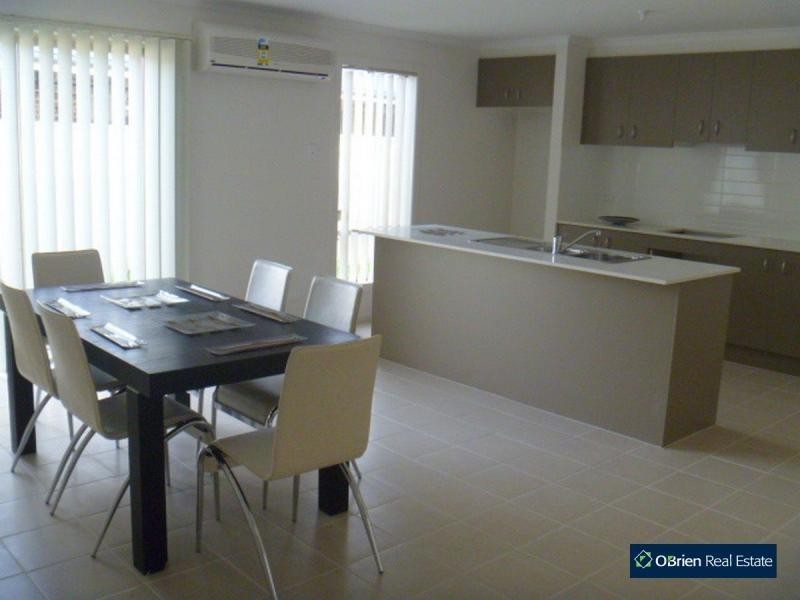 36 Bluehills Boulevard, Pakenham VIC 3810