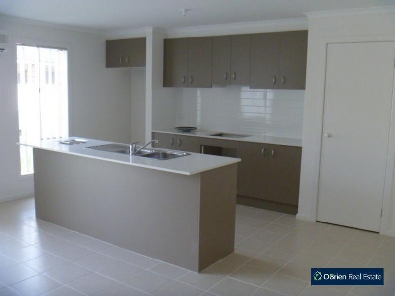 36 Bluehills Boulevard, Pakenham VIC 3810