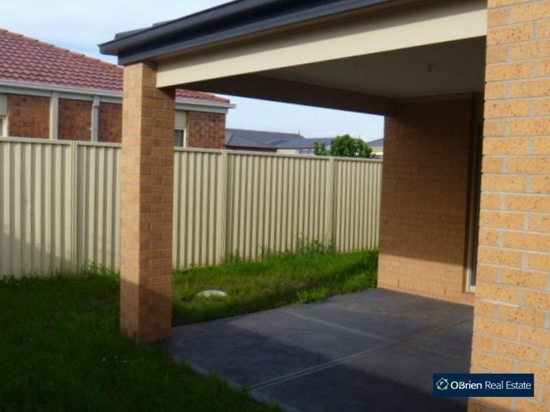 36 Bluehills Boulevard, Pakenham VIC 3810