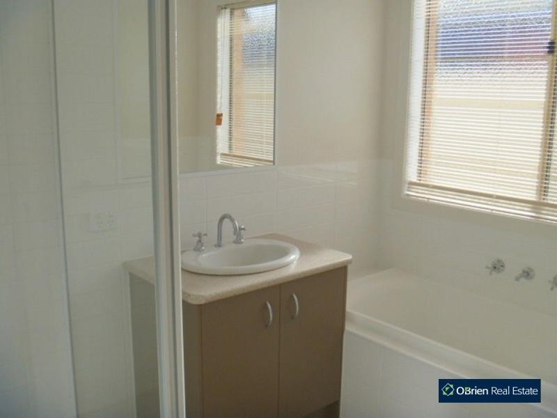 36 Bluehills Boulevard, Pakenham VIC 3810