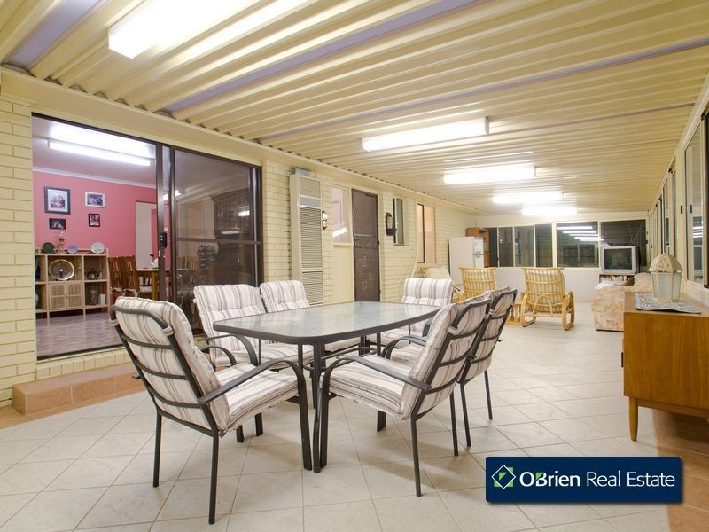 18 Chomley Street, Cranbourne VIC 3977