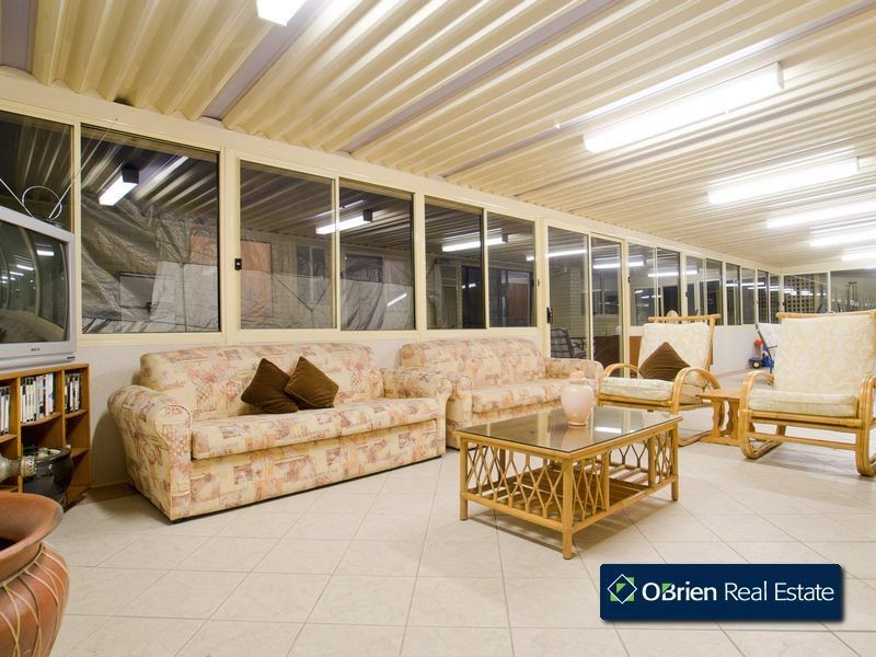 18 Chomley Street, Cranbourne VIC 3977