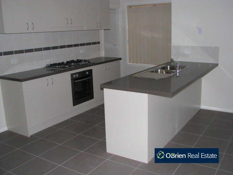 14 Harlesden Circuit, Pakenham VIC 3810