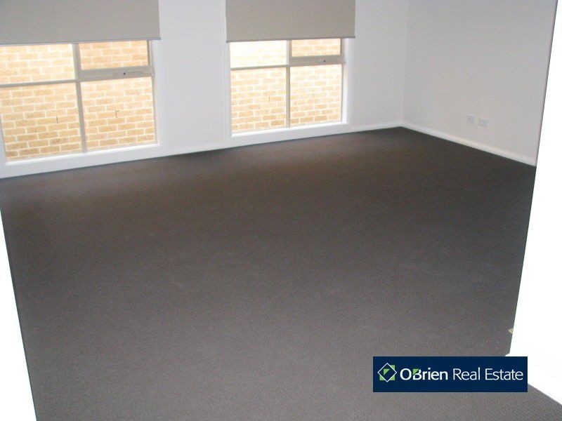 14 Harlesden Circuit, Pakenham VIC 3810