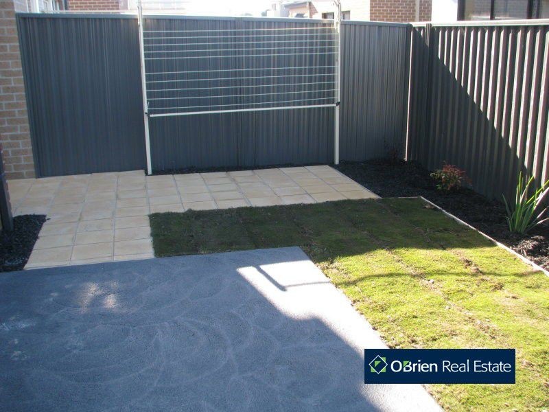 14 Harlesden Circuit, Pakenham VIC 3810