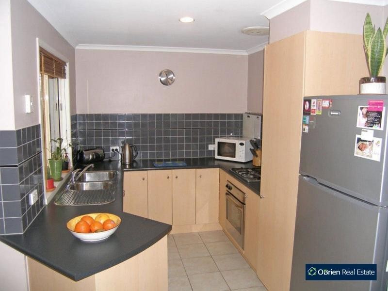 11 Chatswood Drive, Narre Warren South VIC 3805