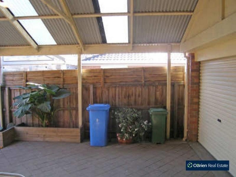 11 Chatswood Drive, Narre Warren South VIC 3805