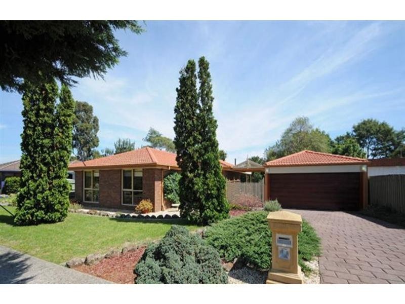 11 Glenbourne Road, Cranbourne VIC 3977