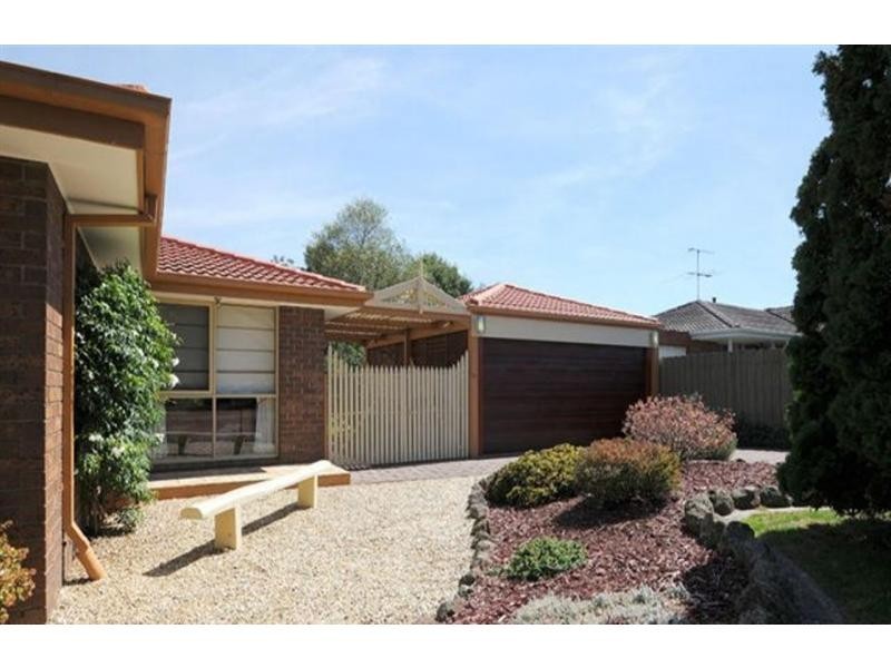 11 Glenbourne Road, Cranbourne VIC 3977