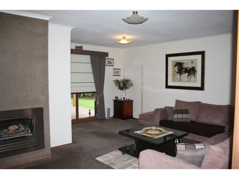 11 Glenbourne Road, Cranbourne VIC 3977