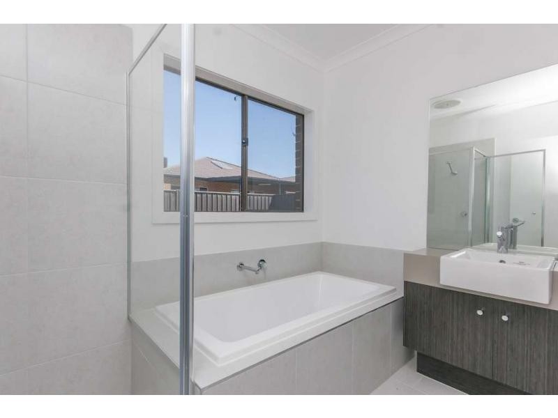 97 Sabel Drive, Cranbourne North VIC 3977