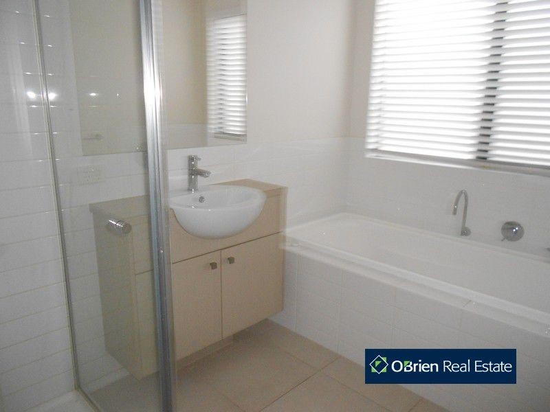 38 Meridian Circuit, Berwick VIC 3806