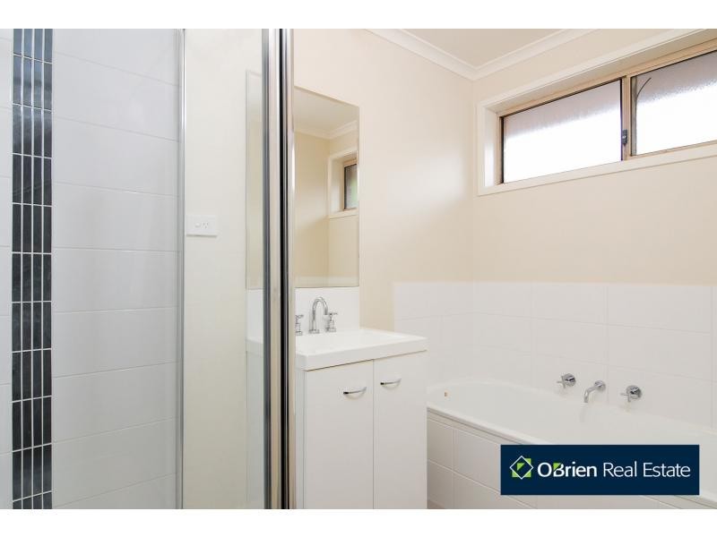 18 Marnie Drive, Cranbourne West VIC 3977