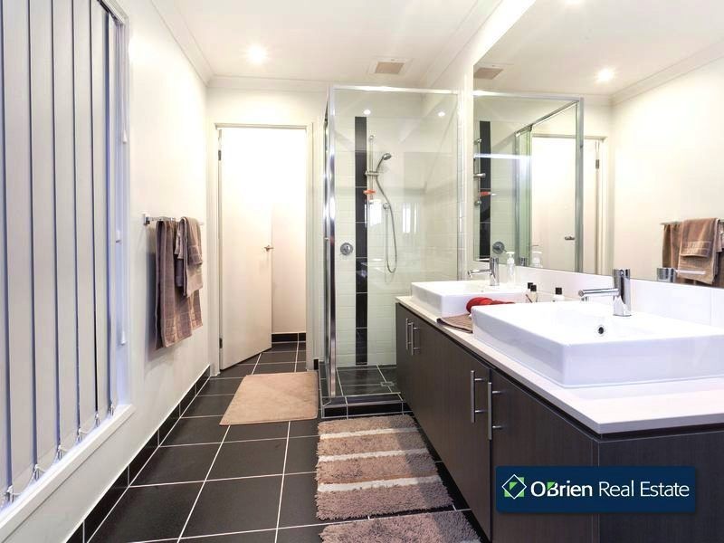 1 Flinders Park Drive, Arena, Officer VIC 3809