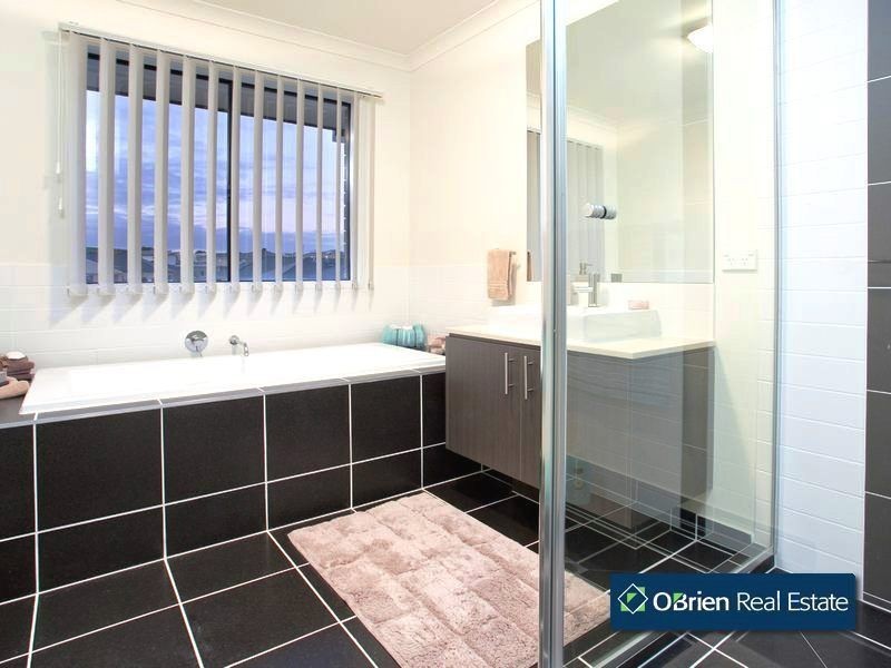 1 Flinders Park Drive, Arena, Officer VIC 3809