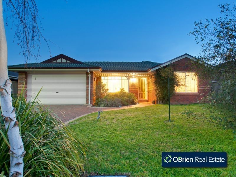 13 Genoa Grove, Pakenham VIC 3810