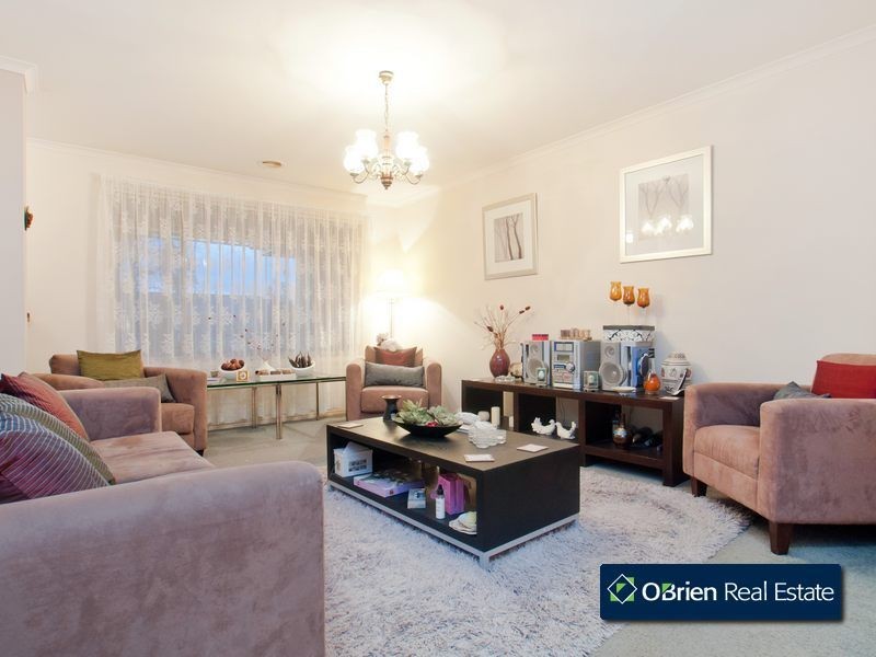 13 Genoa Grove, Pakenham VIC 3810