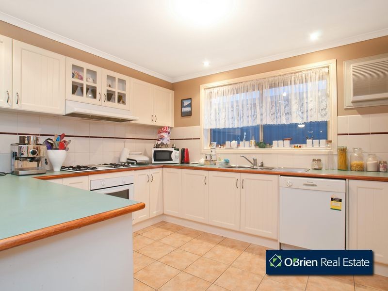13 Genoa Grove, Pakenham VIC 3810