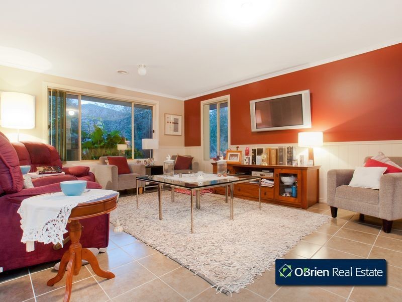 13 Genoa Grove, Pakenham VIC 3810