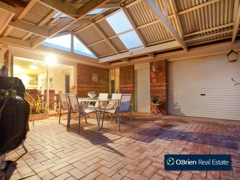13 Genoa Grove, Pakenham VIC 3810