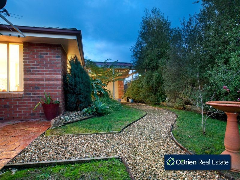 13 Genoa Grove, Pakenham VIC 3810