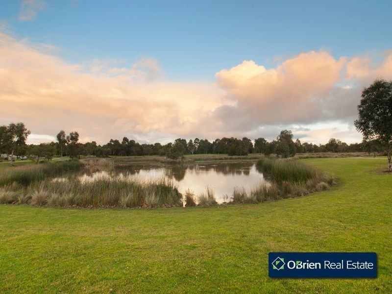 13 Genoa Grove, Pakenham VIC 3810