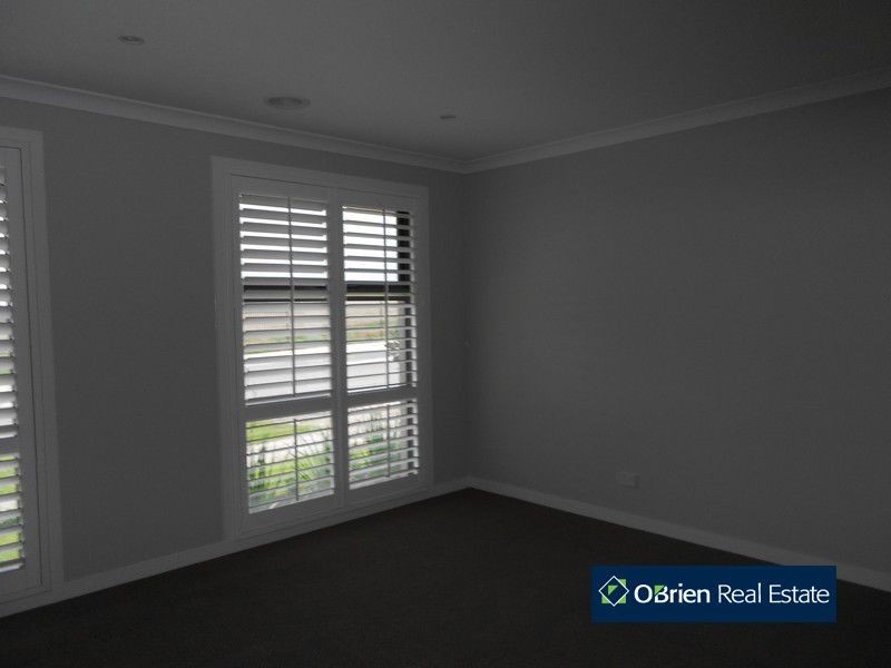 6 Majestic Drive, Officer VIC 3809