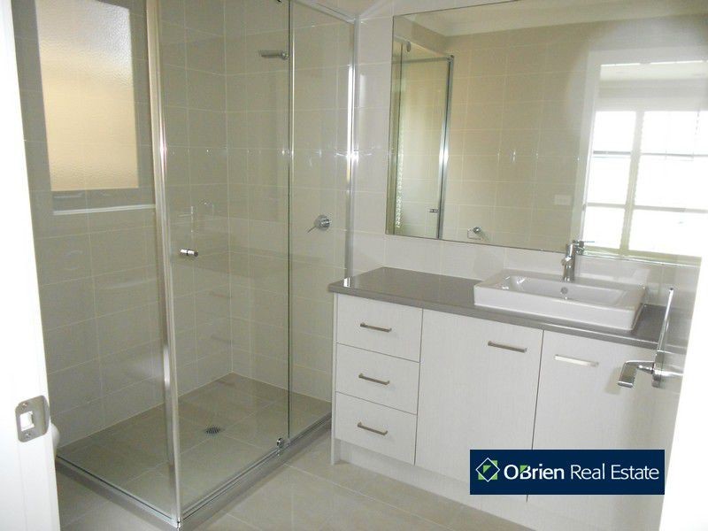 6 Majestic Drive, Officer VIC 3809