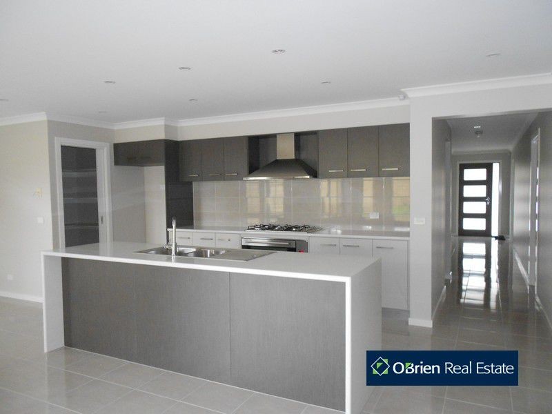 6 Majestic Drive, Officer VIC 3809