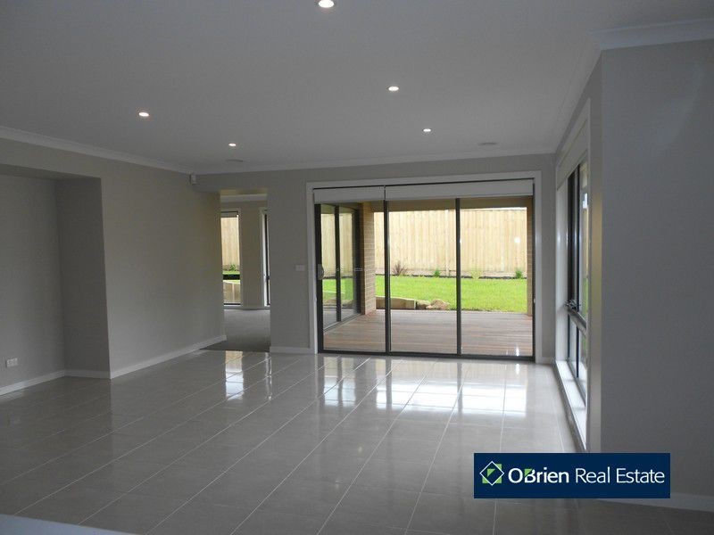 6 Majestic Drive, Officer VIC 3809