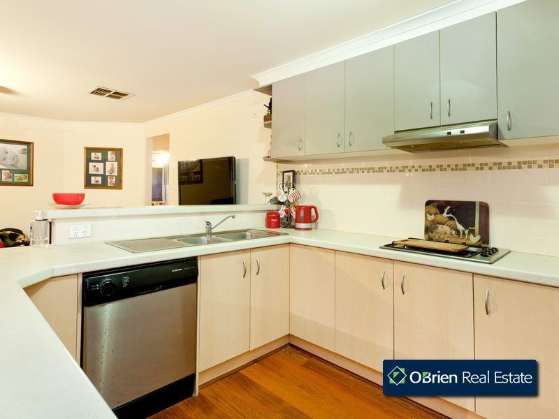 14 Hampshire Drive, Narre Warren South VIC 3805