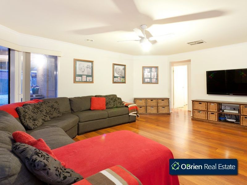 14 Hampshire Drive, Narre Warren South VIC 3805