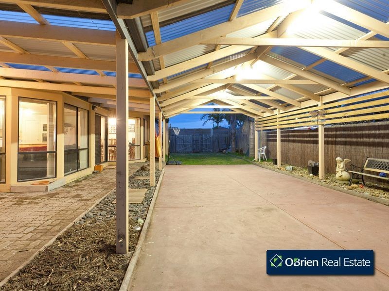 14 Hampshire Drive, Narre Warren South VIC 3805