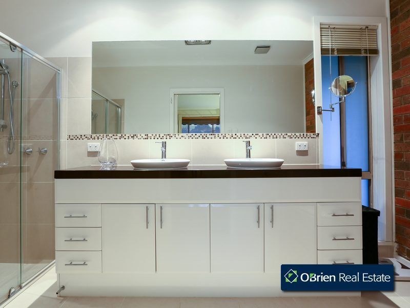 18 Royston Avenue, Berwick VIC 3806