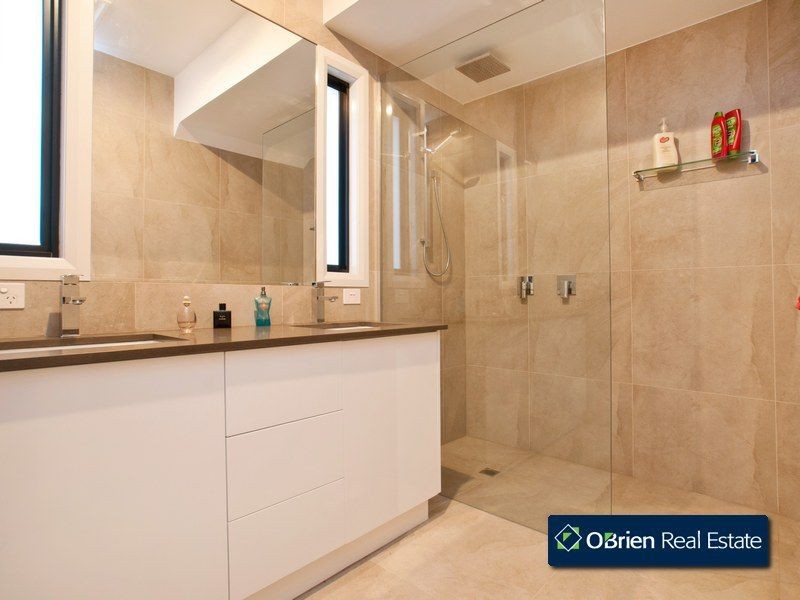 2/116 Brisbane Street, Berwick VIC 3806