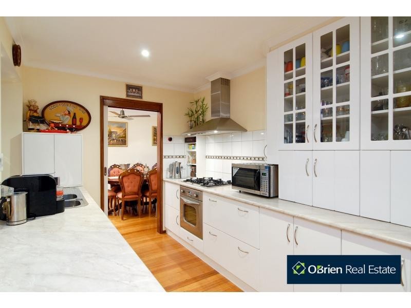 6 Nareen Avenue, Endeavour Hills VIC 3802