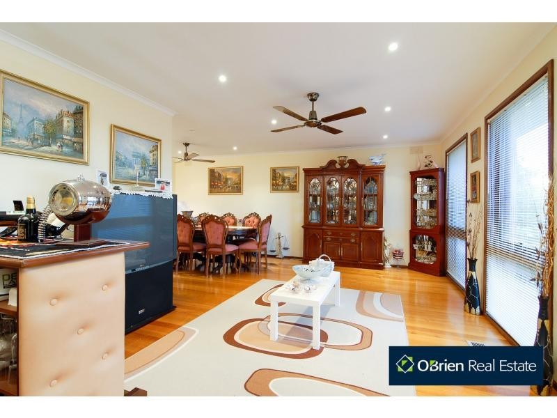 6 Nareen Avenue, Endeavour Hills VIC 3802