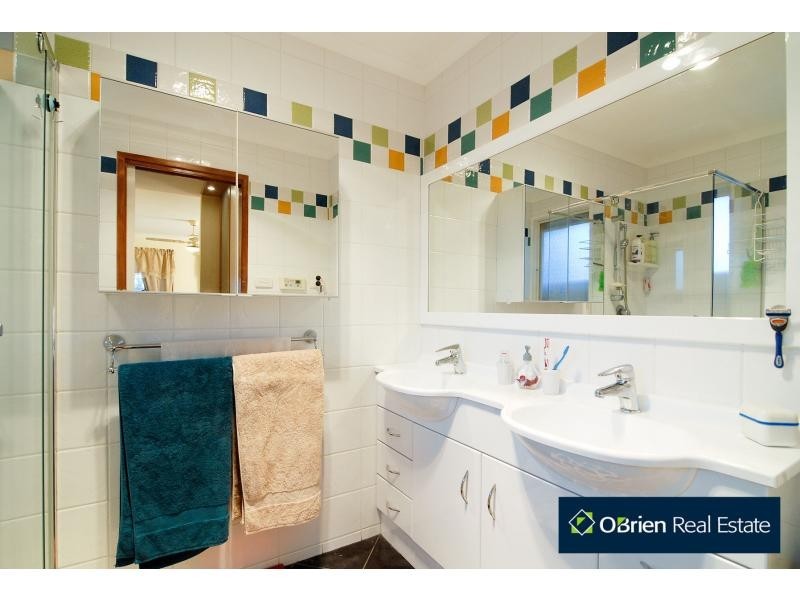 6 Nareen Avenue, Endeavour Hills VIC 3802