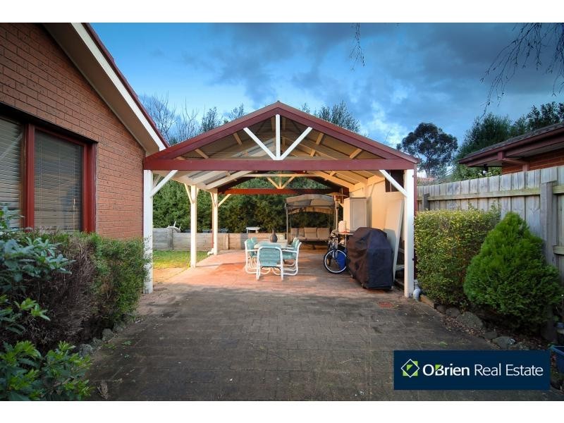 6 Nareen Avenue, Endeavour Hills VIC 3802