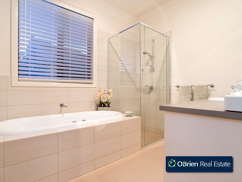 28 The Esplanade, Narre Warren South VIC 3805