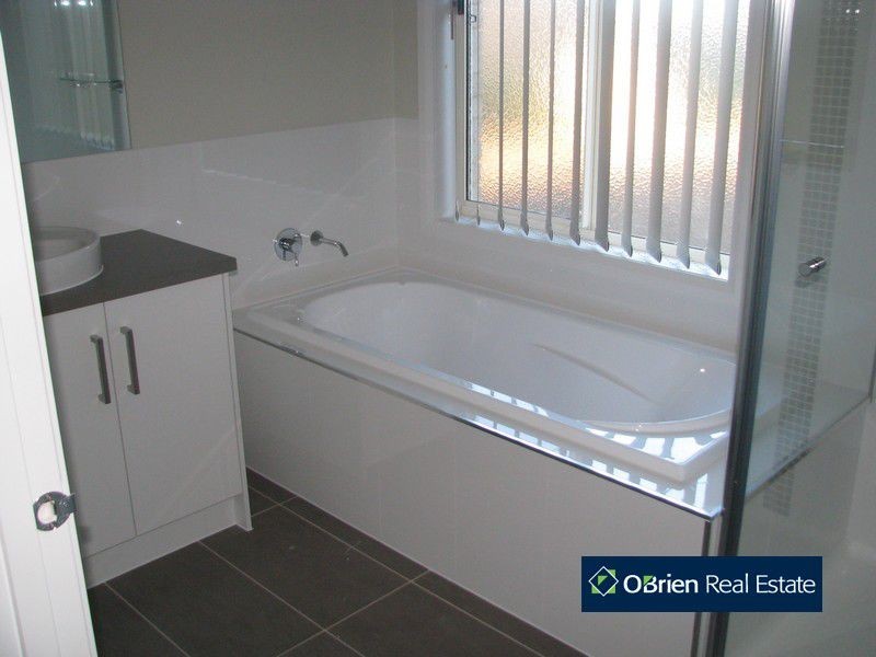 37 Moore Mews, Pakenham VIC 3810