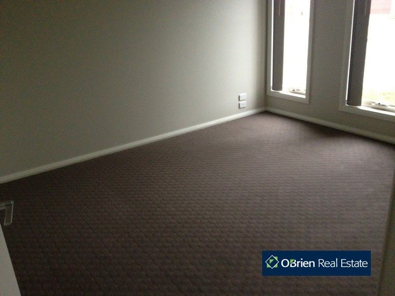 37 Moore Mews, Pakenham VIC 3810