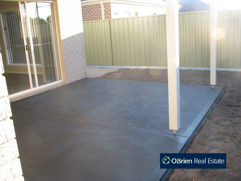 37 Moore Mews, Pakenham VIC 3810